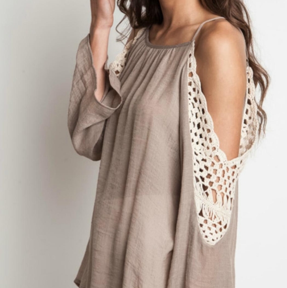 Umgee BoHo Mocha Cold Shoulder Crochet Shirt NWT - Picture 2 of 7